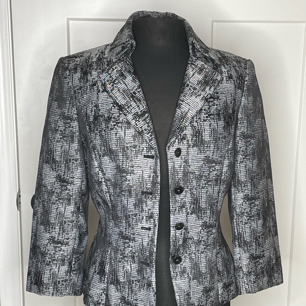 Tahari Black and White Blazer | Size 8